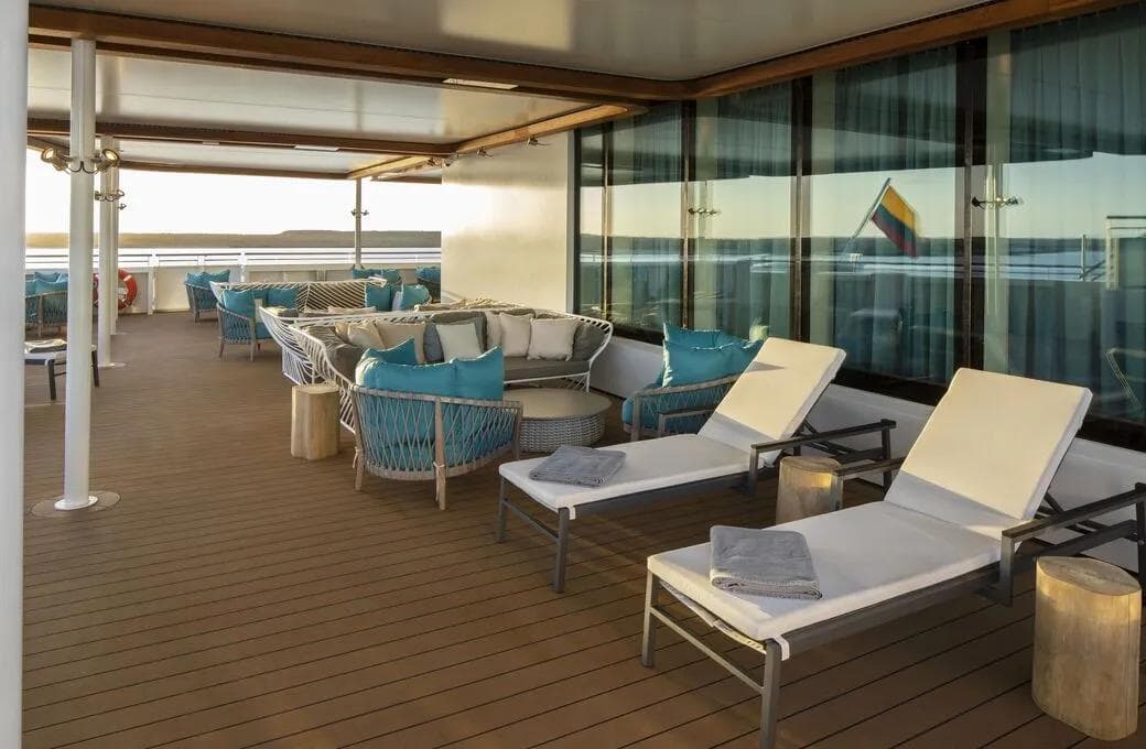 Лайнер Celebrity Flora, компании Celebrity Cruises. Фото 1