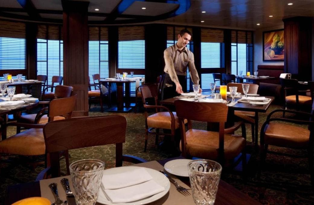 Лайнер Grandeur Of The Seas, компании Royal Caribbean International. Фото 1