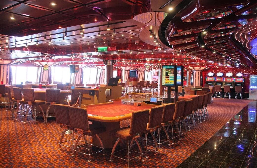 Лайнер Costa Fascinosa, компании Costa Cruises. Фото 1