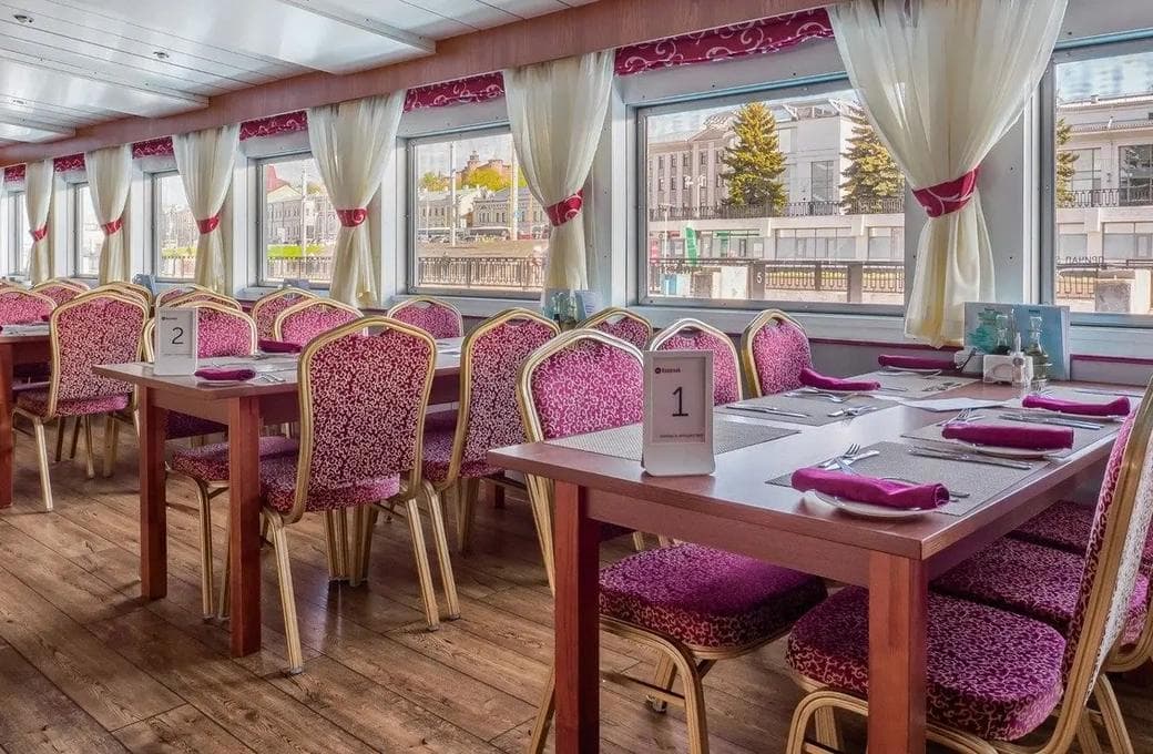 Лайнер Александр Радищев, компании ВодоходЪ. Фото 1