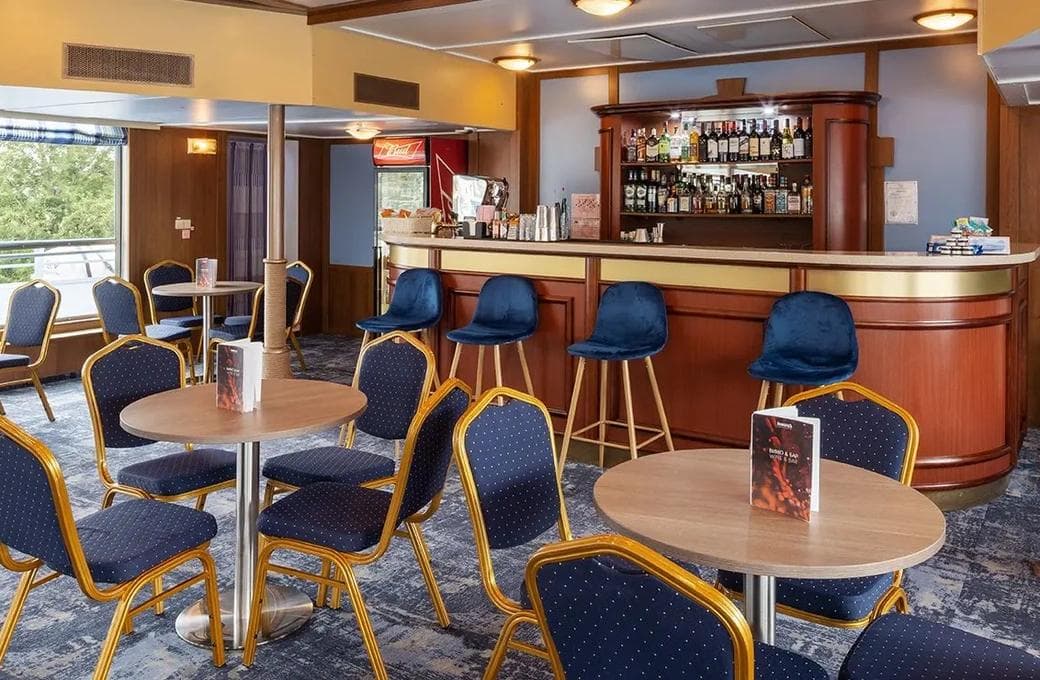 Лайнер Георгий Чичерин, компании ВодоходЪ. Фото 1