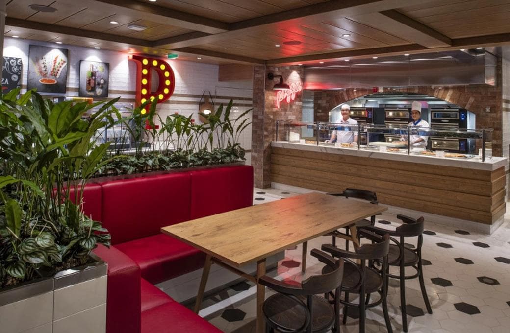 Лайнер Spectrum Of The Seas, компании Royal Caribbean International. Фото 1