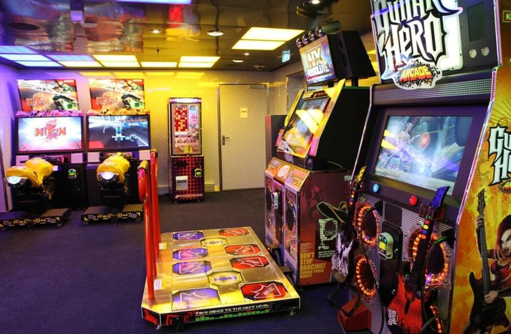 Лайнер Oasis Of The Seas, компании Royal Caribbean International. Фото 1