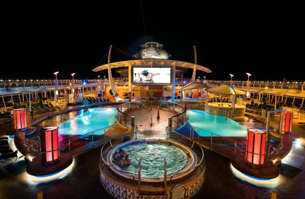 Лайнер Liberty Of The Seas, компании Royal Caribbean International. Фото 1