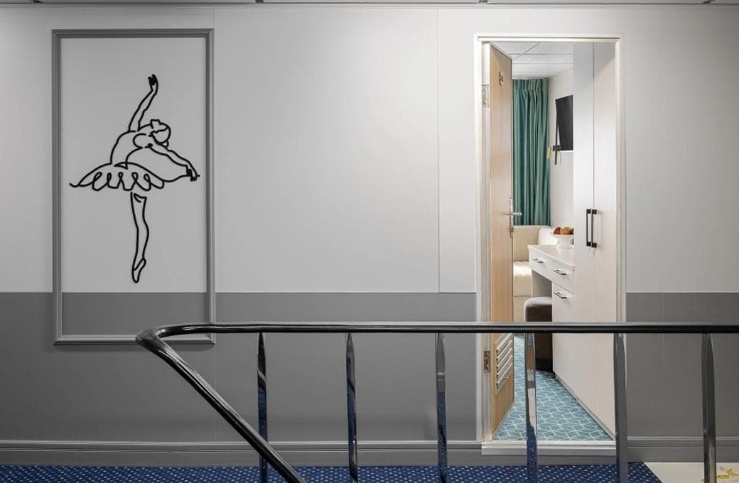 Лайнер Лебединое озеро, компании Созвездие. Фото 1